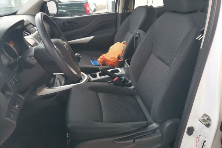 Used Nissan Navara 2019 2.5L Manual 4x4 Comfort Edition China VI QR25 Left Front Seat