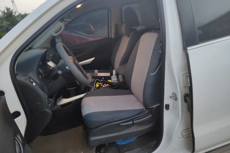 Used Nissan Navara 2019 2.5L Manual 4x4 Comfort Edition China VI QR25 Left Front Seat