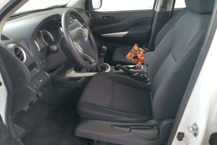 Used Nissan Navara 2019 2.5L Manual 4x4 Comfort Edition China VI QR25 Left Front Seat