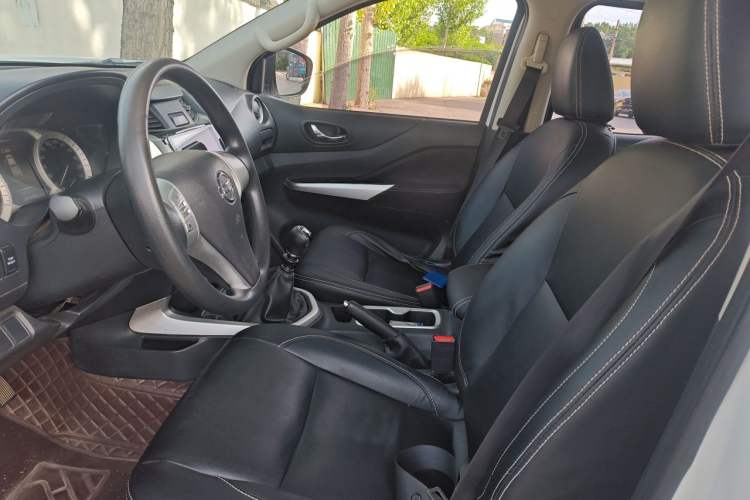 Used Nissan Navara 2019 2.5L Manual 4x4 Premium Version China VI QR25 Left Front Seat