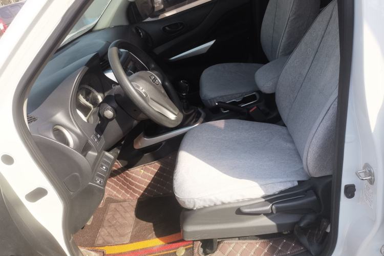 Used Nissan Navara 2019 2.5L Manual Two-Wheel Drive Comfort Version China VI QR25 Left Front Seat