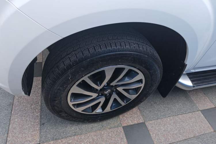 Used Nissan Navara 2019 2.5L Manual Two-Wheel Drive Flagship Version China VI Standard QR25 Left Front Wheel Hub