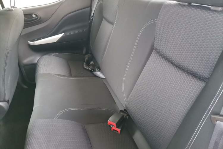 Used Nissan Navara 2019 2.5L Manual 4x4 Comfort Edition China VI QR25 Left Rear Seat