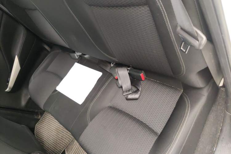 Used Nissan Navara 2019 2.5L Manual Two-Wheel Drive Comfort Version China VI QR25 Left Rear Seat