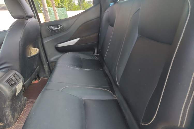 Used Nissan Navara 2019 2.5L Manual 4x4 Premium Version China VI QR25 Left Rear Seat
