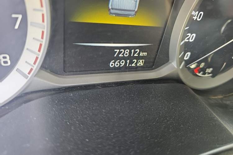 Used Nissan Navara 2019 2.5L Manual Two-Wheel Drive Comfort Version China VI QR25 Odometer Close Up