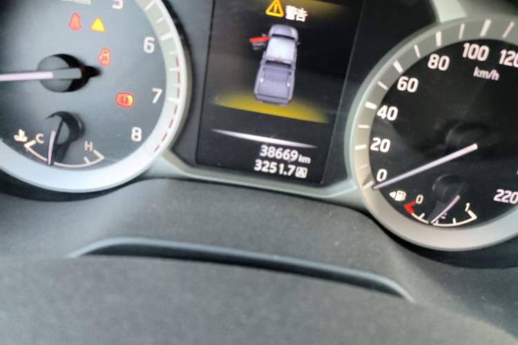 Used Nissan Navara 2019 2.5L Manual Two-Wheel Drive Comfort Version China VI QR25 Odometer Close Up