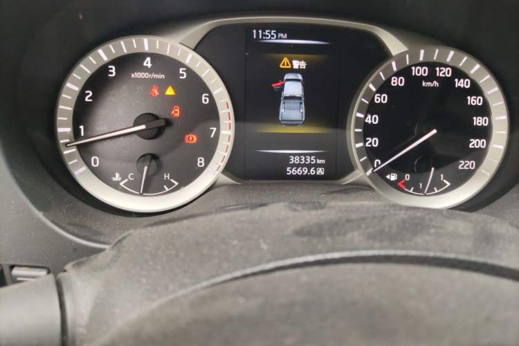 Used Nissan Navara 2019 2.5L Manual Two-Wheel Drive Comfort Version China VI QR25 Odometer Close Up