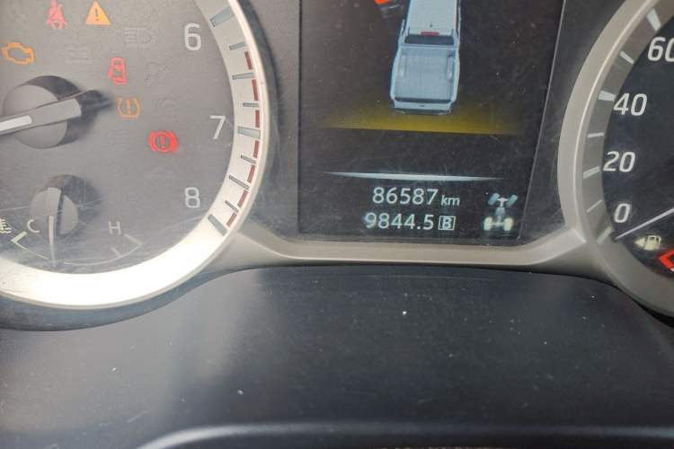 Used Nissan Navara 2019 2.5L Manual 4x4 Premium Version China VI QR25 Odometer Close Up
