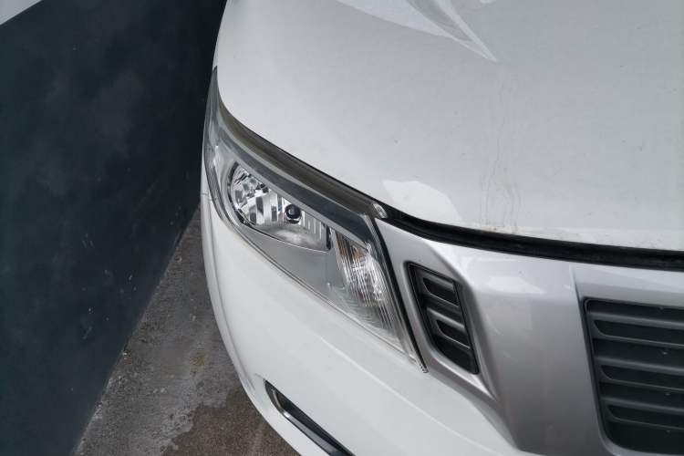 Used Nissan Navara 2019 2.5L Manual 4x4 Comfort Edition China VI QR25 Right Front Headlight