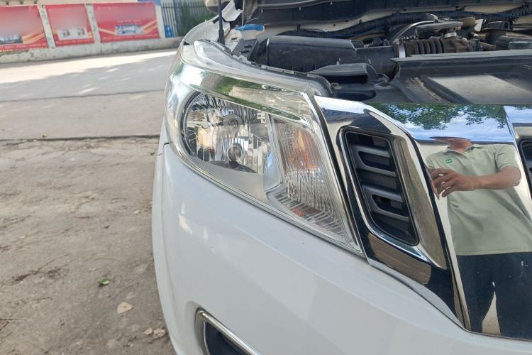 Used Nissan Navara 2019 2.5L Manual 4x4 Premium Version China VI QR25 Right Front Headlight