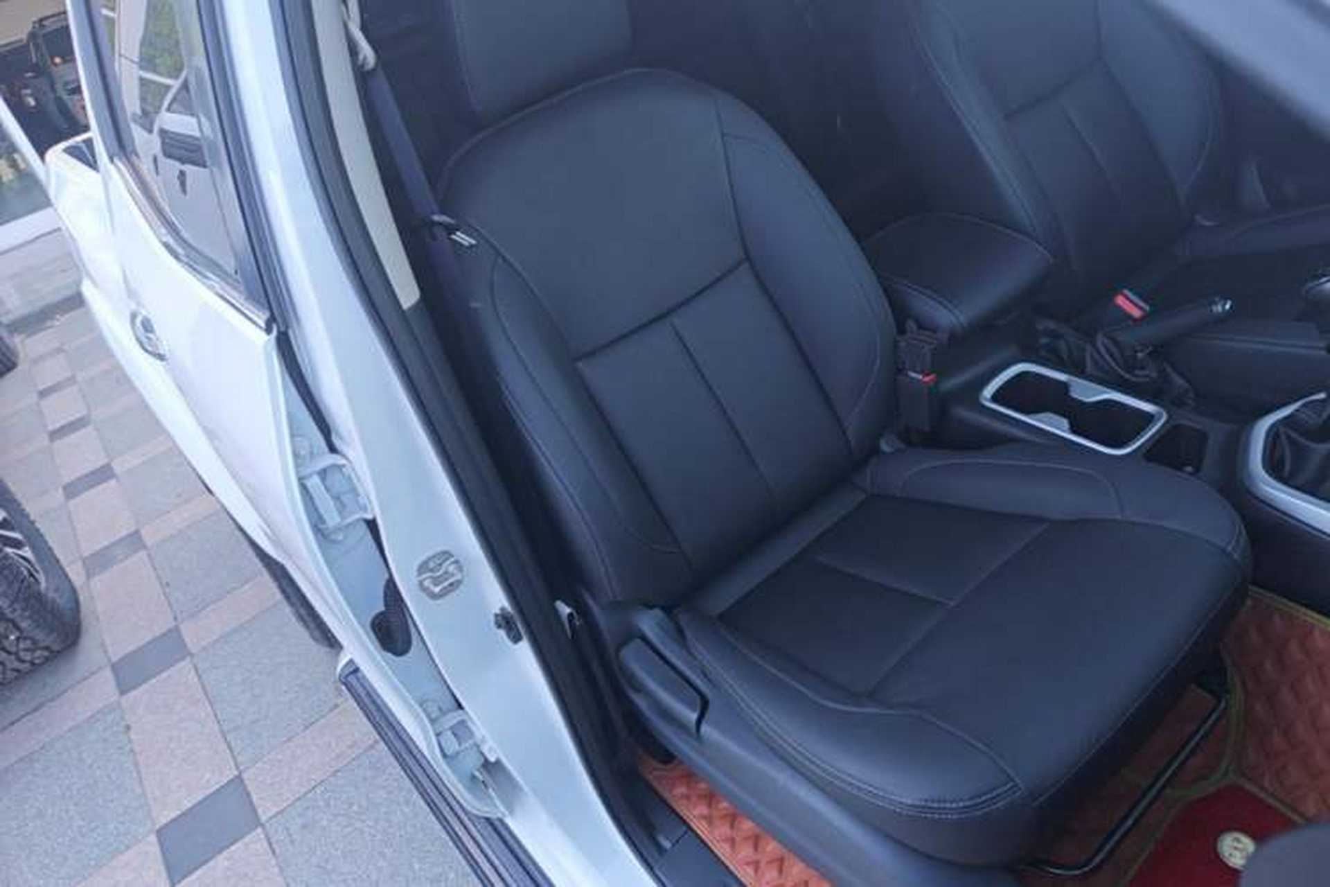 Used Nissan Navara 2019 2.5L Manual Two-Wheel Drive Flagship Version China VI Standard QR25 Right Front Seat