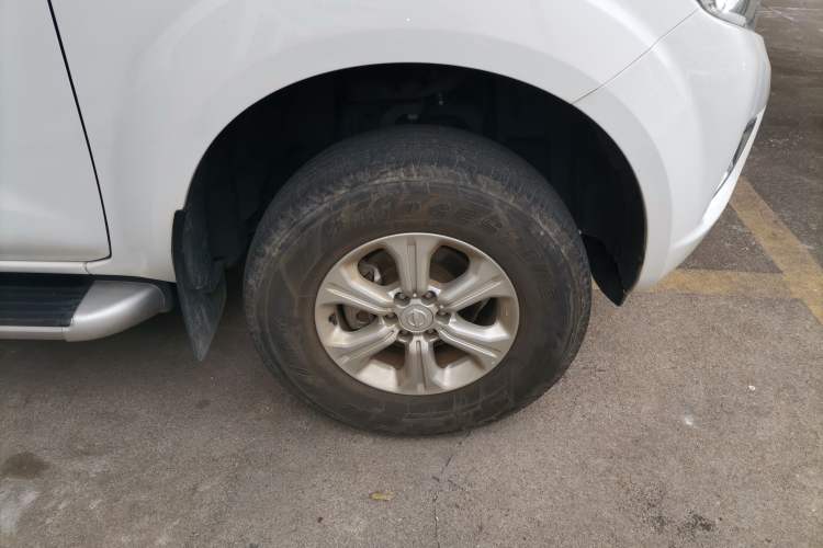 Used Nissan Navara 2019 2.5L Manual 4x4 Comfort Edition China VI QR25 Right Front Wheel Hub
