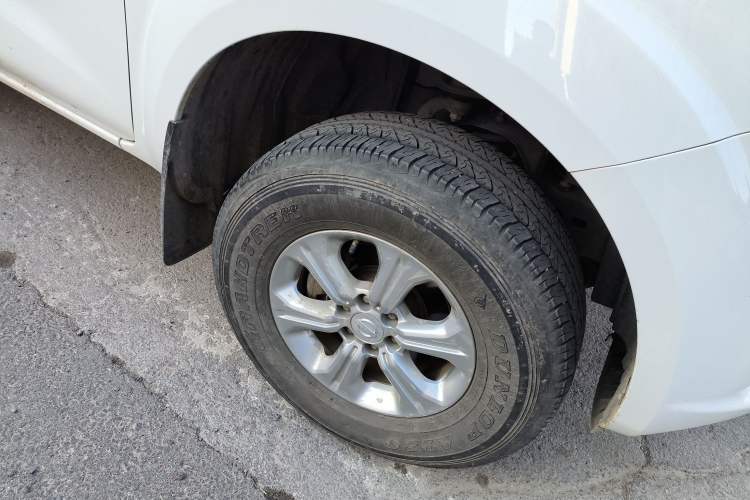 Used Nissan Navara 2019 2.5L Manual Two-Wheel Drive Comfort Version China VI QR25 Right Front Wheel Hub