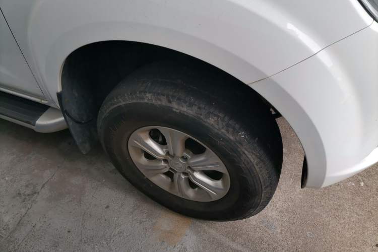 Used Nissan Navara 2019 2.5L Manual 4x4 Comfort Edition China VI QR25 Right Front Wheel Hub