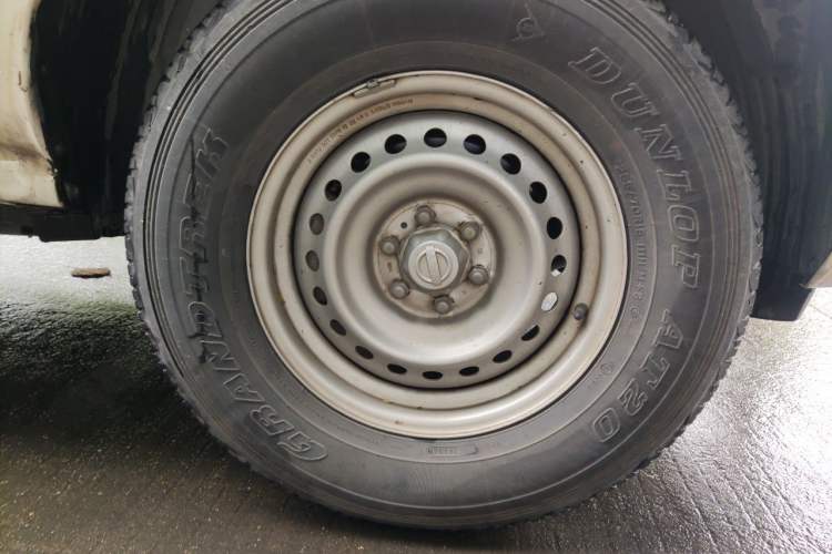 Used Nissan Navara 2019 2.5L Manual Two-Wheel Drive Comfort Version China VI QR25 Right Front Wheel Hub