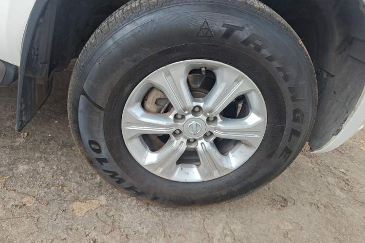 Used Nissan Navara 2019 2.5L Manual 4x4 Premium Version China VI QR25 Right Front Wheel Hub