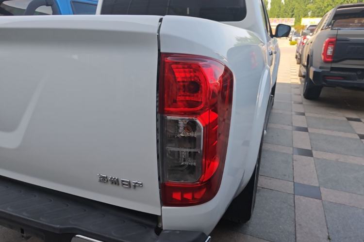 Used Nissan Navara 2019 2.5L Manual Two-Wheel Drive Flagship Version China VI Standard QR25 Right Rear Taillight