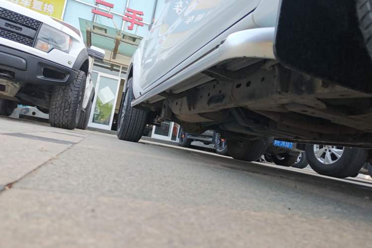 Used Nissan Navara 2019 2.5L Manual Two-Wheel Drive Flagship Version China VI Standard QR25 Right Side Sill
