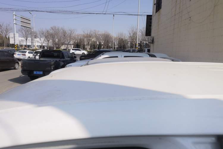 Used Nissan Navara 2019 2.5L Manual Two-Wheel Drive Comfort Version China VI QR25 Roof