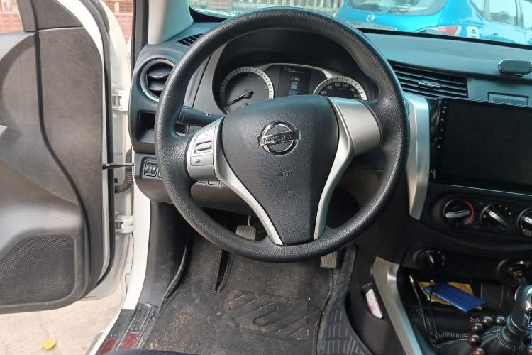 Used Nissan Navara 2019 2.5L Manual 4x4 Comfort Edition China VI QR25 Steering Wheel