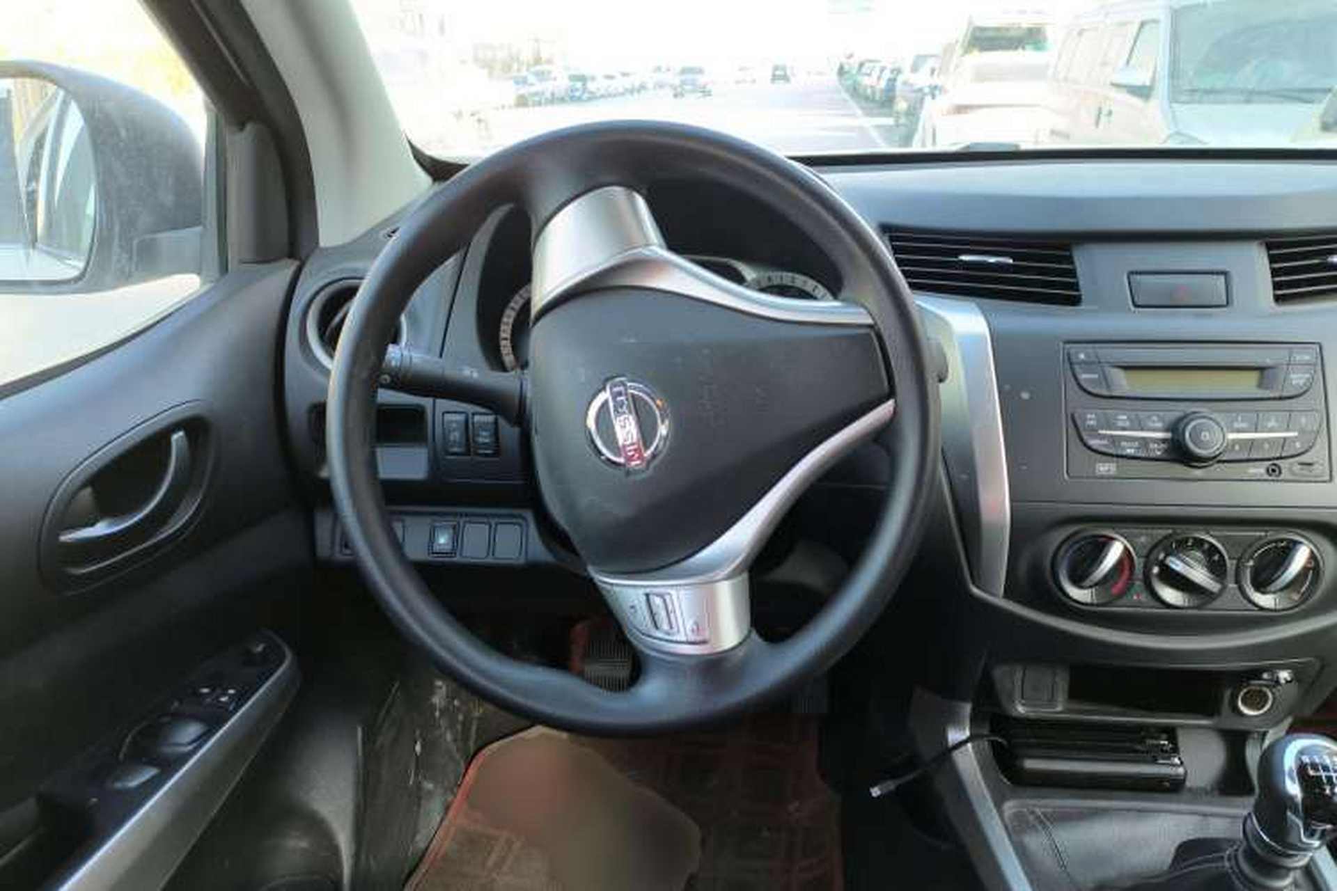 Used Nissan Navara 2019 2.5L Manual Two-Wheel Drive Comfort Version China VI QR25 Steering Wheel