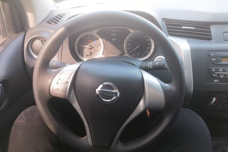 Used Nissan Navara 2019 2.5L Manual Two-Wheel Drive Comfort Version China VI QR25 Steering Wheel