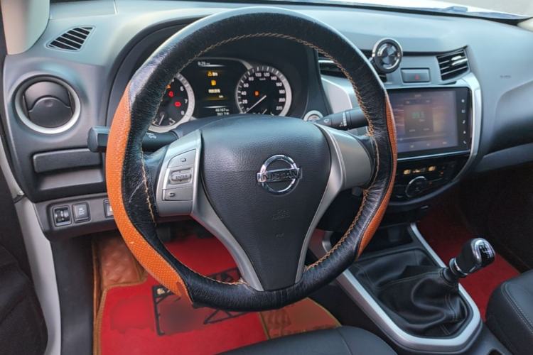 Used Nissan Navara 2019 2.5L Manual Two-Wheel Drive Flagship Version China VI Standard QR25 Steering Wheel
