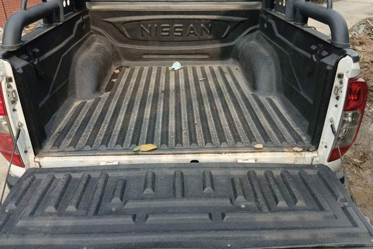 Used Nissan Navara 2019 2.5L Manual 4x4 Comfort Edition China VI QR25 Trunk