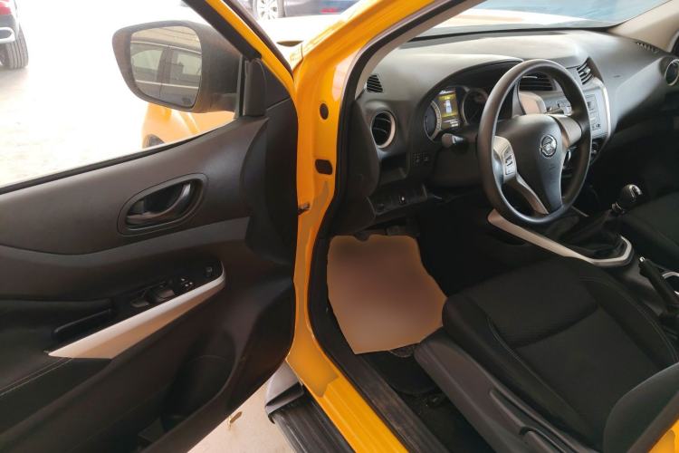 Used Nissan Navara 2019 2.5L Manual Two-Wheel Drive Comfort Version China VI QR25 Driver Seat