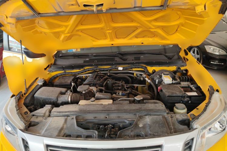 Used Nissan Navara 2019 2.5L Manual Two-Wheel Drive Comfort Version China VI QR25 Engine Bay