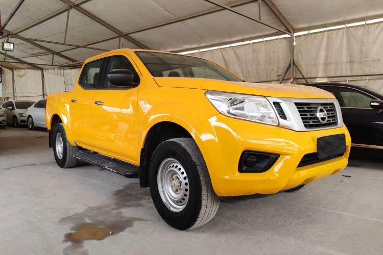 Used Nissan Navara 2019 2.5L Manual Two-Wheel Drive Comfort Version China VI QR25 Front Right 45 Deg