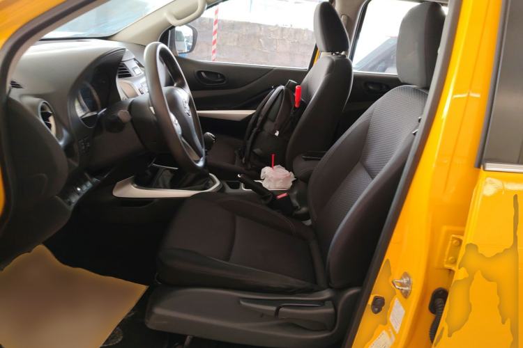 Used Nissan Navara 2019 2.5L Manual Two-Wheel Drive Comfort Version China VI QR25 Left Front Seat