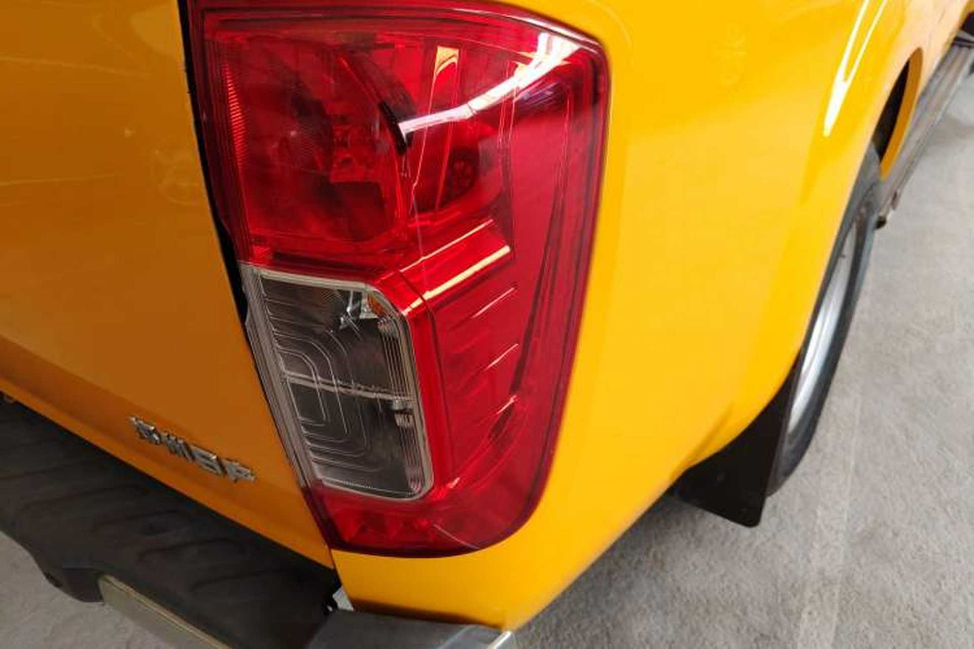 Used Nissan Navara 2019 2.5L Manual Two-Wheel Drive Comfort Version China VI QR25 Right Rear Taillight