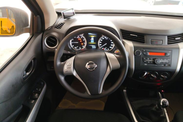 Used Nissan Navara 2019 2.5L Manual Two-Wheel Drive Comfort Version China VI QR25 Steering Wheel