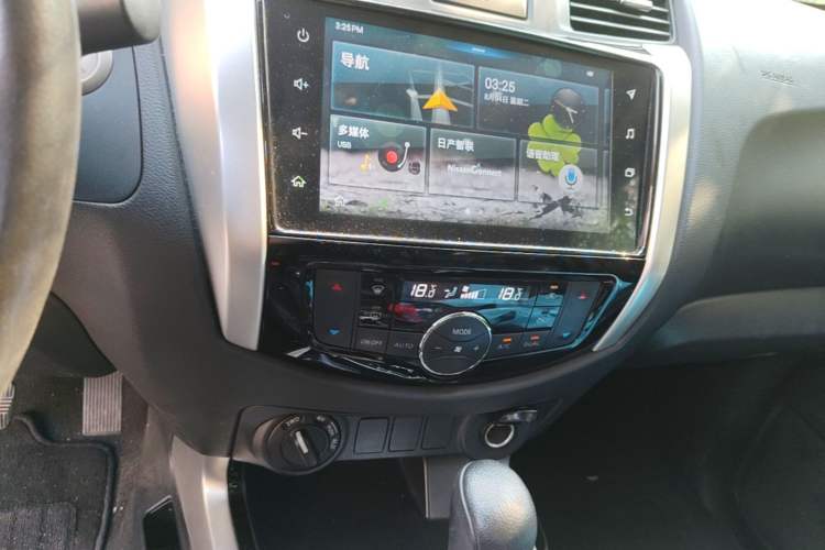 Used Nissan Navara 2021 2.5L Automatic 4x4 Premium Version QR25 Audio And AC Panel