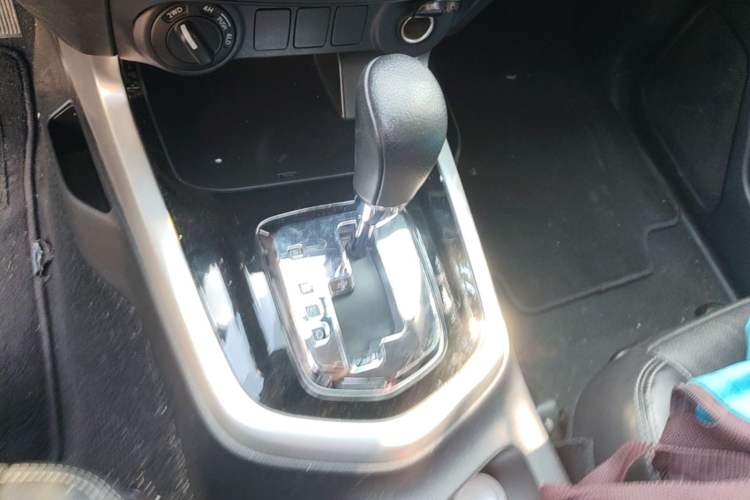 Used Nissan Navara 2021 2.5L Automatic 4x4 Premium Version QR25 Gear Lever