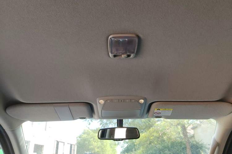 Used Nissan Navara 2021 2.5L Automatic 4x4 Premium Version QR25 Headliner