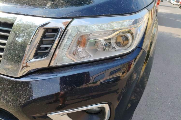 Used Nissan Navara 2021 2.5L Automatic 4x4 Premium Version QR25 Left Front Headlight