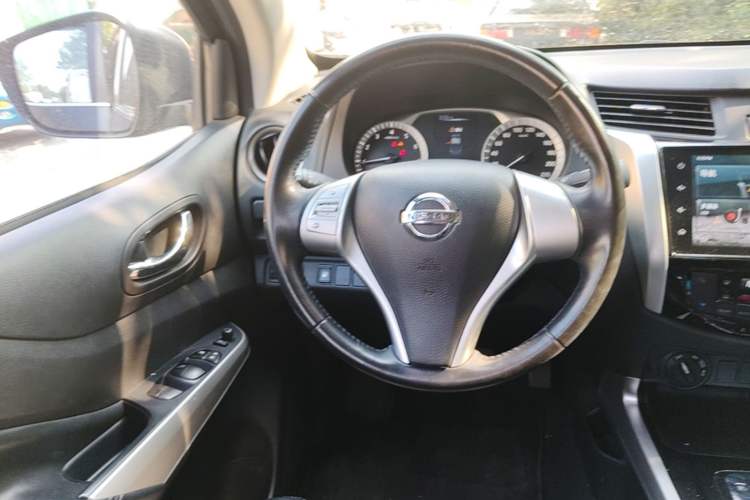 Used Nissan Navara 2021 2.5L Automatic 4x4 Premium Version QR25 Steering Wheel