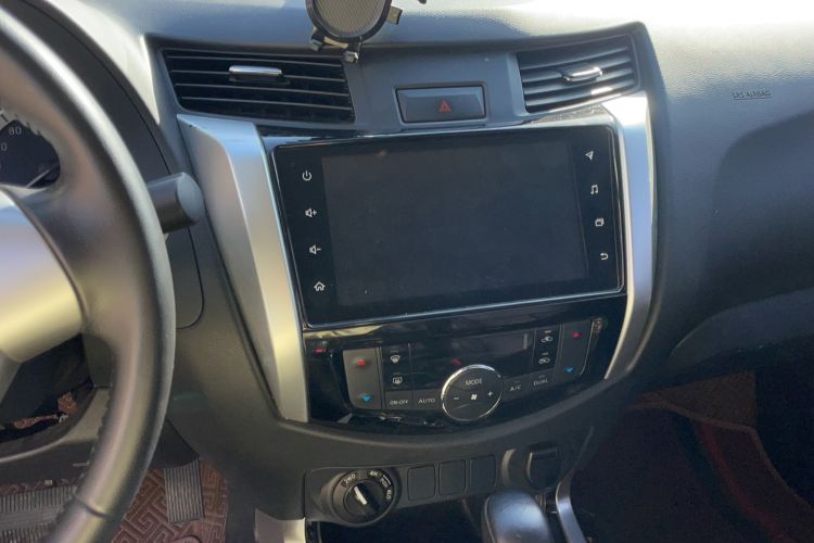 Used Nissan Navara 2021 2.5L Automatic 4x4 Premium Version QR25 Audio And AC Panel