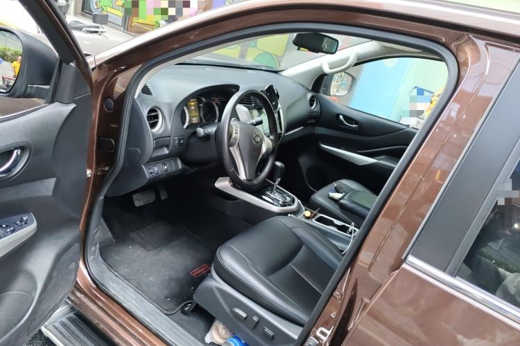 Used Nissan Navara 2021 2.5L Automatic 4x4 Premium Version QR25 Driver Seat