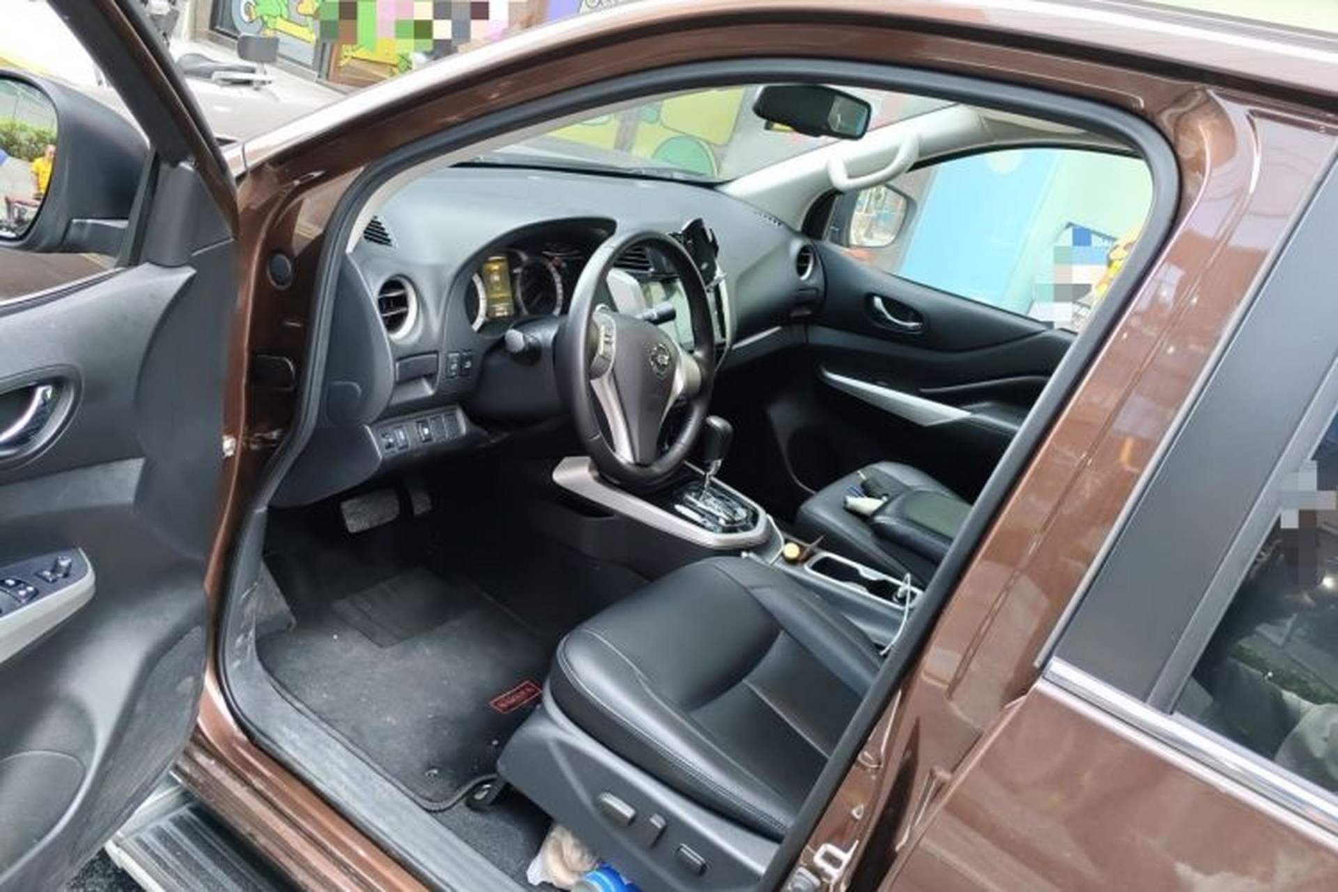 Used Nissan Navara 2021 2.5L Automatic 4x4 Premium Version QR25 Driver Seat