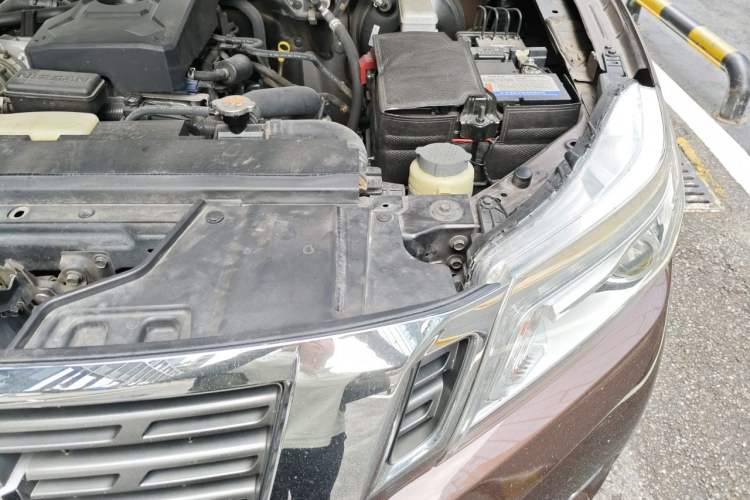 Used Nissan Navara 2021 2.5L Automatic 4x4 Premium Version QR25 Engine Bay Left