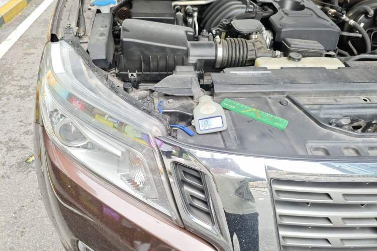 Used Nissan Navara 2021 2.5L Automatic 4x4 Premium Version QR25 Engine Bay Right