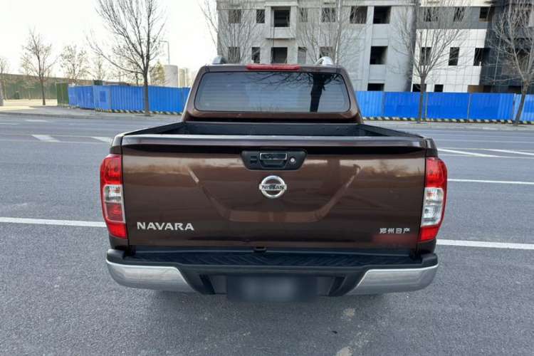 Used Nissan Navara 2021 2.5L Automatic 4x4 Premium Version QR25 Exterior 4