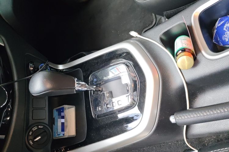 Used Nissan Navara 2021 2.5L Automatic 4x4 Premium Version QR25 Gear Lever