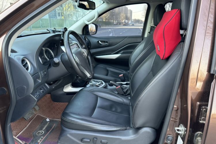 Used Nissan Navara 2021 2.5L Automatic 4x4 Premium Version QR25 Interior 2