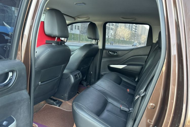 Used Nissan Navara 2021 2.5L Automatic 4x4 Premium Version QR25 Interior 3