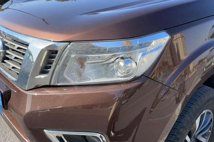 Used Nissan Navara 2021 2.5L Automatic 4x4 Premium Version QR25 Left Front Headlight